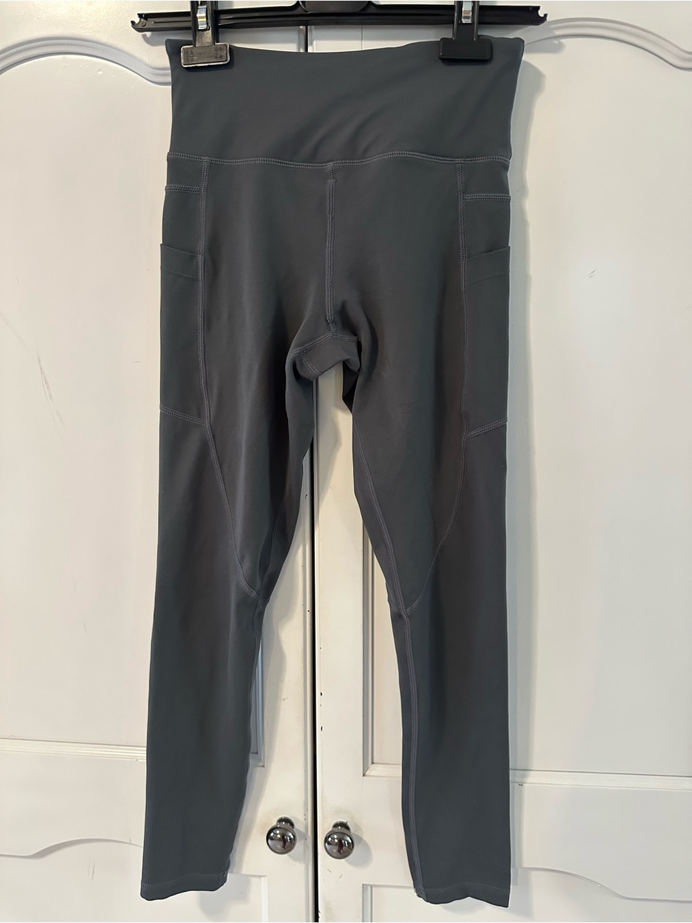 ZYIA Active Grey Leggings with Pockets
Sz XS
